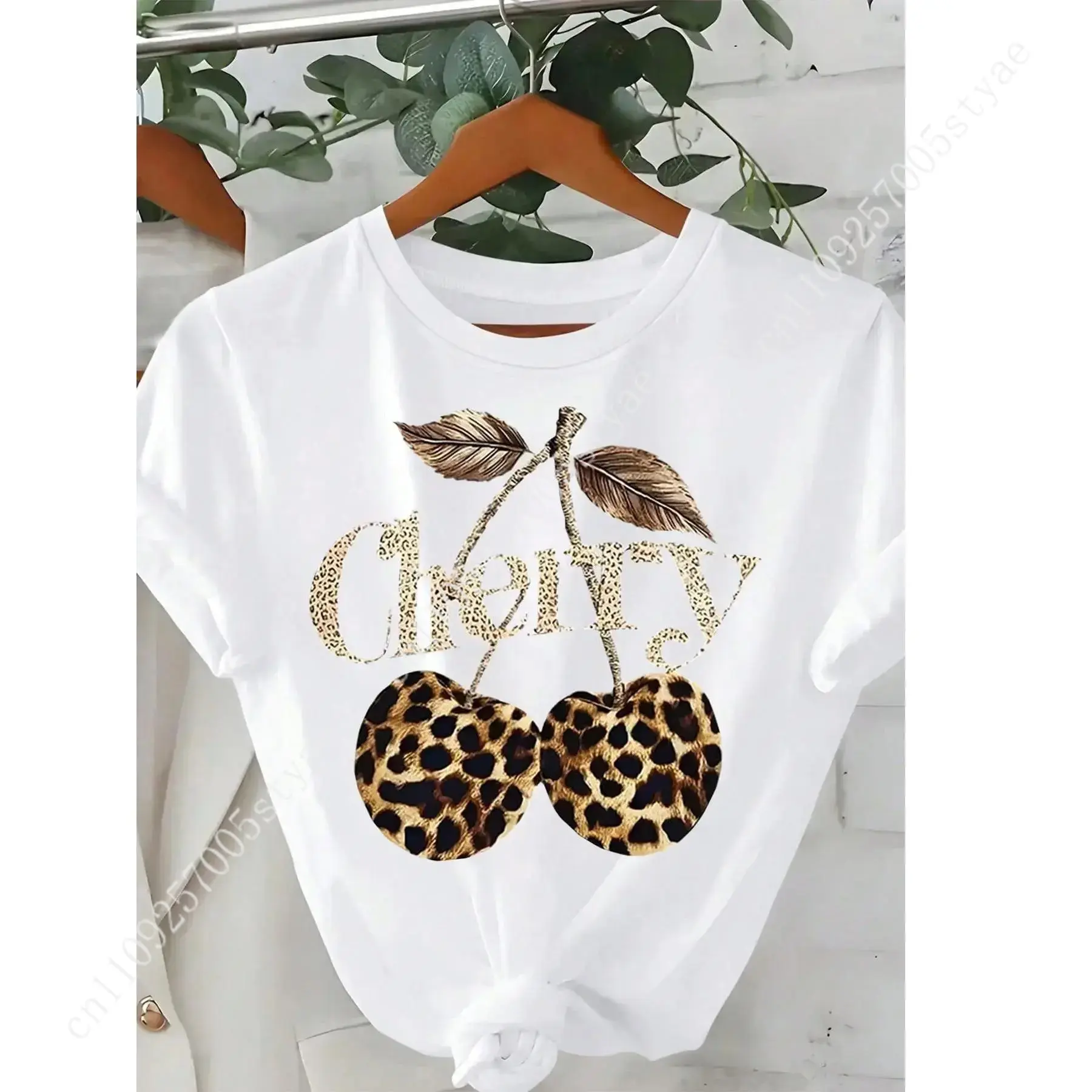 Women's Cherry & Leopard Print - Tee Graphic Print recension och pris